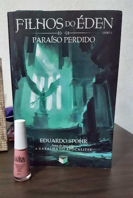 Esmaltes e Livros