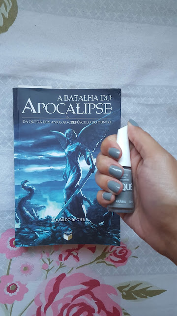 Esmaltes e Livros